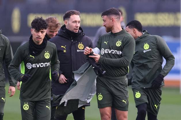 28 01 2025, Final training session for the UEFA Champions League match between Borussia Dortmund and Shakhtar Donetsk, f l standard Coach Alex Clapham Borussia Dortmund , Salih Özcan Borussia Dortmund , Dortmund Training ground Borussia Dortmund NRW Germany xRHR PHOTO DEx Copyright: DennisxEwert RHR-FOTOx RHR-FOTO DE