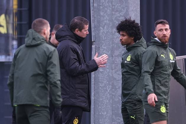 28 01 2025, Final training session for the UEFA Champions League match between Borussia Dortmund and Shakhtar Donetsk, f l head coach Mike Tullberg Borussia Dortmund , talks to Karim Adeyemi Borussia Dortmund , Dortmund training ground Borussia Dortmund NRW Germany xRHR PHOTO DEx Copyright: DennisxEwert RHR-FOTOx RHR-FOTO DE
