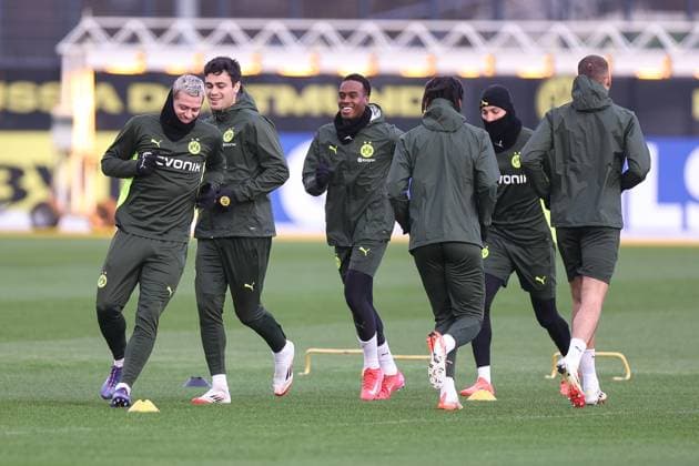 28 01 2025, Final training session for the UEFA Champions League match between Borussia Dortmund and Shakhtar Donetsk, f l Julian Ryerson Borussia Dortmund , Giovanni Reyna Borussia Dortmund , Jamie Jermaine Gittens Borussia Dortmund , Dortmund training ground Borussia Dortmund NRW Germany xRHR PHOTO DEx Copyright: DennisxEwert RHR-FOTOx RHR-FOTO DE