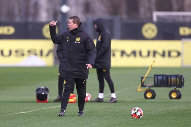 28 01 2025, Final training session for the UEFA Champions League match between Borussia Dortmund and Shakhtar Donetsk, Head coach Mike Tullberg Borussia Dortmund gives instructions, Dortmund training ground Borussia Dortmund NRW Germany xRHR PHOTO DEx Copyright: DennisxEwert RHR-FOTOx RHR-FOTO DE