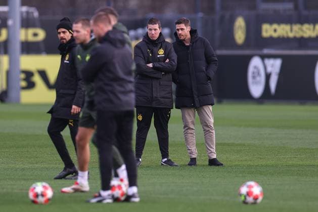 28 01 2025, Final training session for the UEFA Champions League match between Borussia Dortmund and Shakhtar Donetsk, from left head coach Mike Tullberg Borussia Dortmund , sports director Sebastian Kehl Borussia Dortmund watch the session, Dortmund training ground Borussia Dortmund NRW Germany xRHR PHOTO DEx Copyright: DennisxEwert RHR-FOTOx RHR-FOTO DE