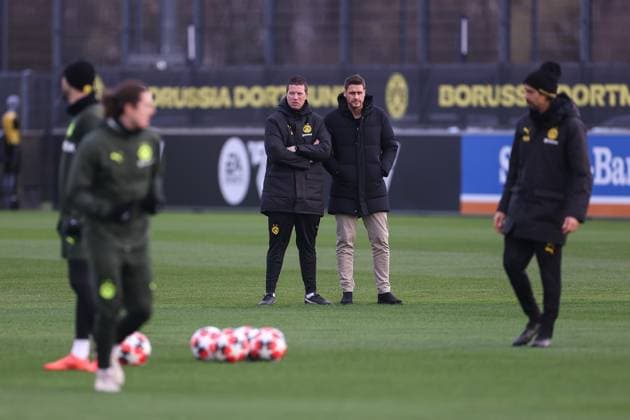 28 01 2025, Final training session for the UEFA Champions League match between Borussia Dortmund and Shakhtar Donetsk, from left head coach Mike Tullberg Borussia Dortmund , sports director Sebastian Kehl Borussia Dortmund watch the session, Dortmund training ground Borussia Dortmund NRW Germany xRHR PHOTO DEx Copyright: DennisxEwert RHR-FOTOx RHR-FOTO DE