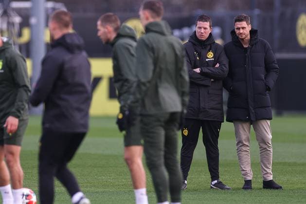 28 01 2025, Final training session for the UEFA Champions League match between Borussia Dortmund and Shakhtar Donetsk, from left head coach Mike Tullberg Borussia Dortmund , sports director Sebastian Kehl Borussia Dortmund watch the session, Dortmund training ground Borussia Dortmund NRW Germany xRHR PHOTO DEx Copyright: DennisxEwert RHR-FOTOx RHR-FOTO DE