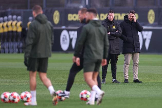 28 01 2025, Final training session for the UEFA Champions League match between Borussia Dortmund and Shakhtar Donetsk, from left head coach Mike Tullberg Borussia Dortmund , sports director Sebastian Kehl Borussia Dortmund watch the training session, Dortmund training ground Borussia Dortmund NRW Germany xRHR PHOTO DEx Copyright: DennisxEwert RHR-FOTOx RHR-FOTO DE