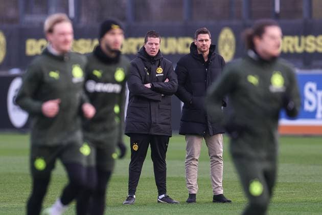 28 01 2025, Final training session for the UEFA Champions League match between Borussia Dortmund and Shakhtar Donetsk, from left head coach Mike Tullberg Borussia Dortmund , sports director Sebastian Kehl Borussia Dortmund watch the training session, Dortmund training ground Borussia Dortmund NRW Germany xRHR PHOTO DEx Copyright: DennisxEwert RHR-FOTOx RHR-FOTO DE