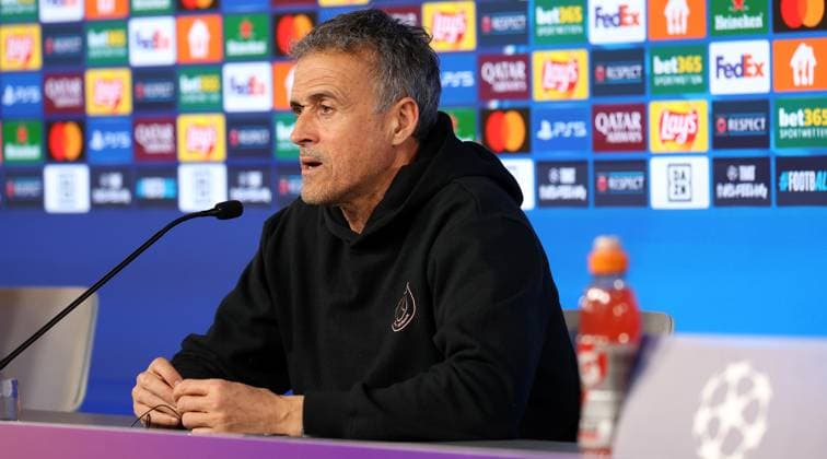 28 01 2025 Stuttgart , Champions League Football VfB Stuttgart vs Paris St Germain, Paris St Germain PK, Coach Luis Enrique In accordance with the regulations of the DFL German Football League, it is prohibited to use or have used photographs taken in the stadium and or of the match in the form of sequential images and or video-like photo series