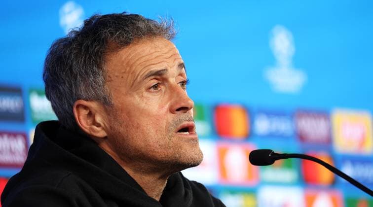 28 01 2025 Stuttgart , Champions League Football VfB Stuttgart vs Paris St Germain, Paris St Germain PK, Coach Luis Enrique In accordance with the regulations of the DFL German Football League, it is prohibited to use or have used photographs taken in the stadium and or of the match in the form of sequential images and or video-like photo series