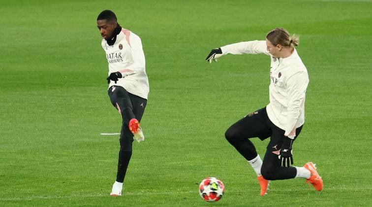 28 01 2025 Stuttgart , Champions League soccer VfB Stuttgart vs Paris St Germain, Paris St Germain final training, f l Ousmane Dembele, Matvey Safonov In accordance with the regulations of the DFL German Football League, it is prohibited to use or have used photographs taken in the stadium and or of the match in the form of sequential images and or video-like photo series