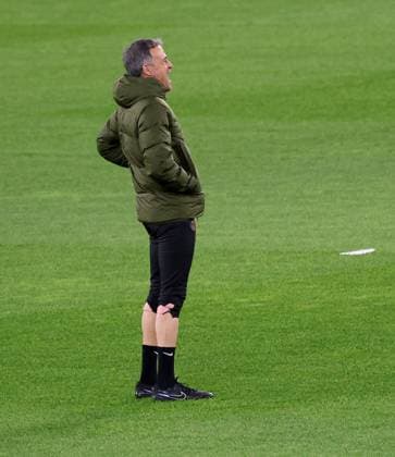 28 01 2025 Stuttgart , Champions League soccer VfB Stuttgart vs Paris St Germain, Paris St Germain final training session, coach Luis Enrique laughing In accordance with the regulations of the DFL German Football League, it is prohibited to use or have used photographs taken in the stadium and or of the match in the form of sequential images and or video-like photo series