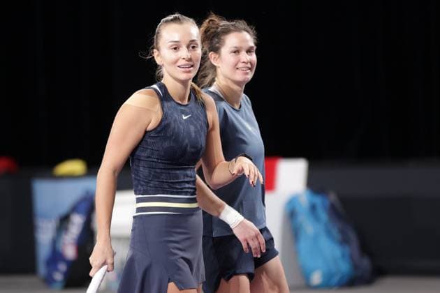 TENNIS - WTA, Tennis Damen Upper Austria Ladies Linz LINZ,AUSTRIA,28.JAN.25 - TENNIS - WTA Tour, Upper Austria Ladies Linz. Image shows Anastasia Detiuc and Miriam Skoch (CZE).  GEPAxpictures xWalterxLuger