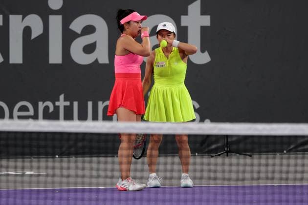 TENNIS - WTA, Tennis Damen Upper Austria Ladies Linz LINZ,AUSTRIA,28.JAN.25 - TENNIS - WTA Tour, Upper Austria Ladies Linz. Image shows Eri Hozumi and Shuko Aoyama (JPN).  GEPAxpictures xWalterxLuger