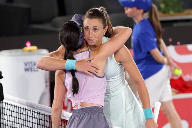 TENNIS - WTA, Tennis Damen Upper Austria Ladies Linz LINZ,AUSTRIA,28.JAN.25 - TENNIS - WTA Tour, Upper Austria Ladies Linz. Image shows Eva Lys (GER) and Petra Martic (CRO).  GEPAxpictures xWalterxLuger