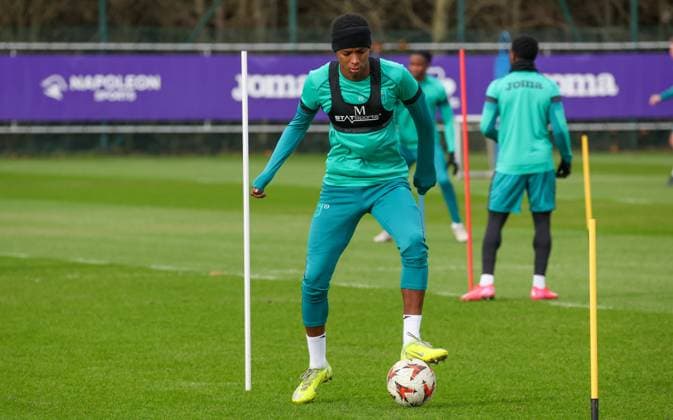 Anderlecht s Nilson Angulo pictured in action during a training session of Belgian soccer team RSC Anderlecht, Wednesday 29 January 2025 in Brussels. Tomorrow, Anderlecht will play German Hoffenheim on day 8 8 of the group stage of the UEFA Europa League tournament. VIRGINIExLEFOUR  x111381018x