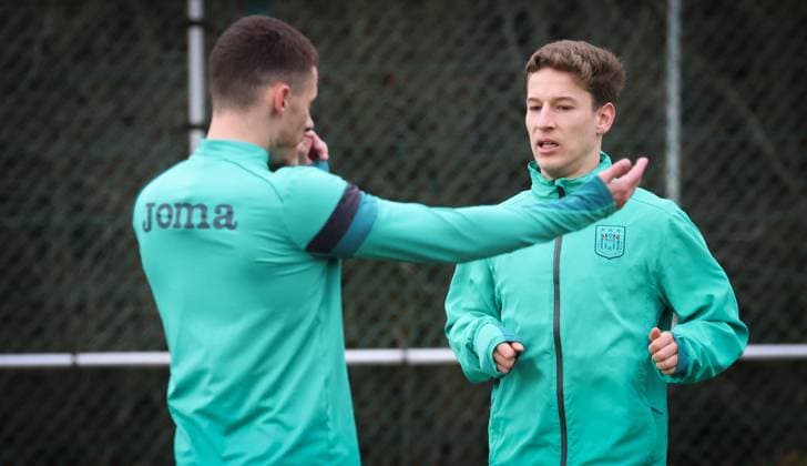 Anderlecht s Thorgan Hazard and Anderlecht s Yari Verschaeren pictured during a training session of Belgian soccer team RSC Anderlecht, Wednesday 29 January 2025 in Brussels. Tomorrow, Anderlecht will play German Hoffenheim on day 8 8 of the group stage of the UEFA Europa League tournament. VIRGINIExLEFOUR  x111381045x