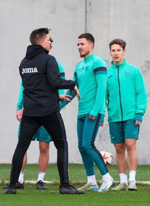 Anderlecht s Thorgan Hazard and Anderlecht s Yari Verschaeren pictured during a training session of Belgian soccer team RSC Anderlecht, Wednesday 29 January 2025 in Brussels. Tomorrow, Anderlecht will play German Hoffenheim on day 8 8 of the group stage of the UEFA Europa League tournament. VIRGINIExLEFOUR  x111381078x