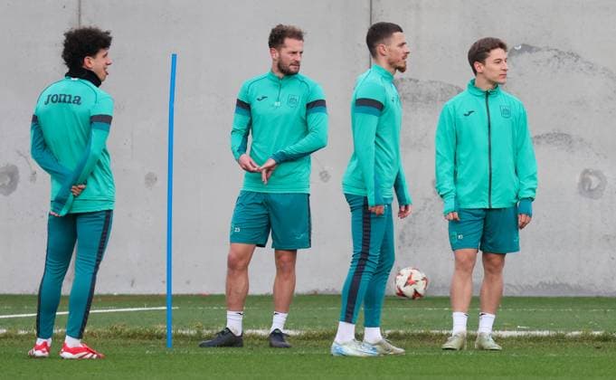Anderlecht s Theo Leoni, Anderlecht s Mats Rits, Anderlecht s Thorgan Hazard and Anderlecht s Yari Verschaeren pictured during a training session of Belgian soccer team RSC Anderlecht, Wednesday 29 January 2025 in Brussels. Tomorrow, Anderlecht will play German Hoffenheim on day 8 8 of the group stage of the UEFA Europa League tournament. VIRGINIExLEFOUR  x111381081x