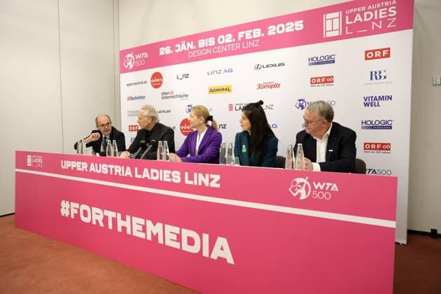 TENNIS - WTA, Tennis Damen Upper Austria Ladies Linz LINZ,AUSTRIA,29.JAN.25 - TENNIS - WTA Tour, Upper Austria Ladies Linz, press conference, PK, Pressekonferenz Image shows David Pfarrhofer (Market-Institut), president Martin Ohneberg (OETV), tournament director Sandra Reichel, ambassador Magdalena Lobnig (Advantage Ladies) and president Hans Niessl Austria).  GEPAxpictures xWalterxLuger