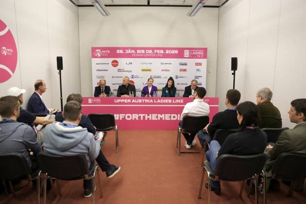 TENNIS - WTA, Tennis Damen Upper Austria Ladies Linz LINZ,AUSTRIA,29.JAN.25 - TENNIS - WTA Tour, Upper Austria Ladies Linz, press conference, PK, Pressekonferenz Image shows David Pfarrhofer (Market-Institut), president Martin Ohneberg (OETV), tournament director Sandra Reichel, ambassador Magdalena Lobnig (Advantage Ladies), president Hans Niessl Austria) and journalists.  GEPAxpictures xWalterxLuger