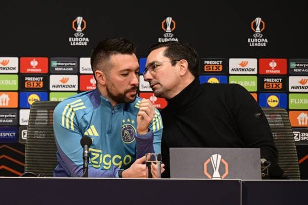 AMSTERDAM - Coach Francesco Farioli, press secretary Miel Brinkhuis or Ajax during the MD-1 press conference, PK, Pressekonferenz ahead of the match against Galatasaray at the Johan Cruijff ArenA on Jan. 29, 2025 in Amsterdam, Netherlands. ANP OLAF KRAAK UEFA Europa Europa League 2024 25 xVIxANPxSportx xxANPxIVx 518628220 originalFilename: 518628220.jpg