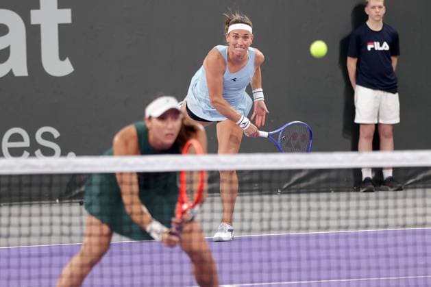 TENNIS - WTA, Tennis Damen Upper Austria Ladies Linz LINZ,AUSTRIA,29.JAN.25 - TENNIS - WTA Tour, Upper Austria Ladies Linz. Image shows Luisa Stefani (BRA) and Timea Babos (HUN).  GEPAxpictures xWalterxLuger