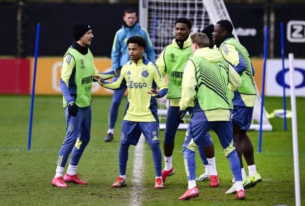 AMSTERDAM - Steven Berghuis, Gaston Avila, Jorrel Hato, Kenneth Taylor of Ajax during MD-1 training ahead of the match against Galatasaray at the Johan Cruijff ArenA on Jan. 29, 2025 in Amsterdam, Netherlands. ANP OLAF KRAAK UEFA Europa Europa League 2024 25 xVIxANPxSportx xxANPxIVx 518634316 originalFilename: 518634316.jpg