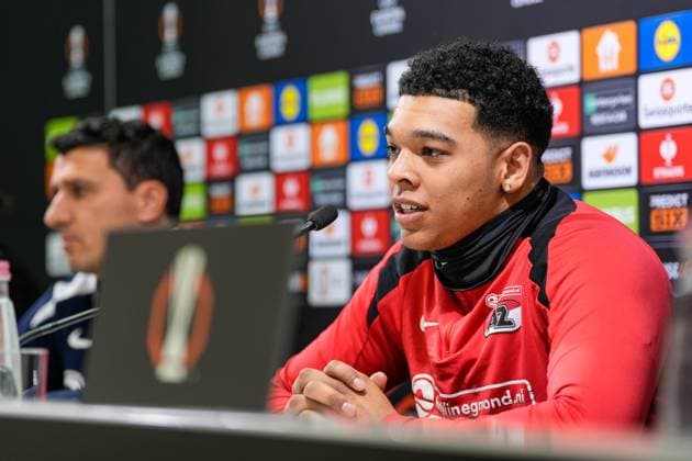 2025-01-29 Ferencvaros v AZ Alkmaar - UEFA Europa League BUDAPEST, HUNGARY - JANUARY 29: Head coach Maarten Martens of AZ and Goalkeeper Rome-Jayden Owuso-Oduro of AZ during a press conference, PK, Pressekonferenz before the UEFA Europa League match between Ferencvaros and AZ Alkmaar at Ferencvaros Stadion on January 29, 2025 in Budapest, Hungary. Budapest Ferencvaros Stadion Hungary Content not available for redistribution in The Netherlands directly or indirectly through any third parties. Copyright: xEdxvanxdexPolx