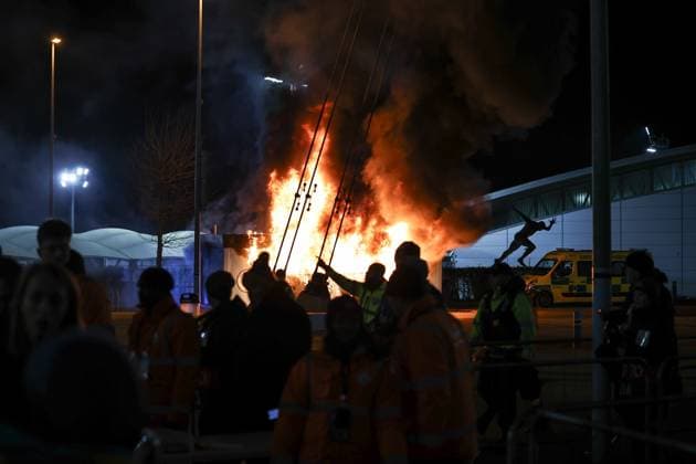 UEFA Champions League Matchday 8 of 8 Manchester City v Club Brugge A fire breaks out just outside of the Etihad Stadium during the UEFA Champions League Matchday 8 of 8 Manchester City vs Club Brugge at Etihad Stadium, Manchester, United Kingdom, 29th January 2025 (Photo by Mark Cosgrove News Images) Manchester Etihad Stadium Manchester United, ManU Kingdom Copyright: xMarkxCosgrove NewsxImagesx