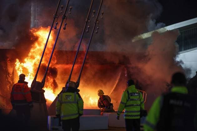 UEFA Champions League Matchday 8 of 8 Manchester City v Club Brugge Fire fighters putting out a fire outside of the Etihad during the UEFA Champions League Matchday 8 of 8 Manchester City vs Club Brugge at Etihad Stadium, Manchester, United Kingdom, 29th January 2025 (Photo by Mark Cosgrove News Images) Manchester Etihad Stadium Manchester United, ManU Kingdom Copyright: xMarkxCosgrove NewsxImagesx