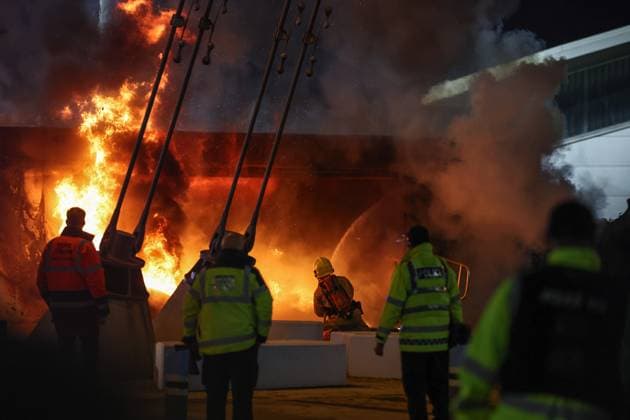 UEFA Champions League Matchday 8 of 8 Manchester City v Club Brugge Fire fighters putting out a fire outside of the Etihad during the UEFA Champions League Matchday 8 of 8 Manchester City vs Club Brugge at Etihad Stadium, Manchester, United Kingdom, 29th January 2025 (Photo by Mark Cosgrove News Images) Manchester Etihad Stadium Manchester United, ManU Kingdom Copyright: xMarkxCosgrove NewsxImagesx