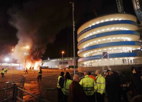 A merchandise stall on fire outside the stadium ahead of the match Manchester City v Club Brugge, UEFA Champions League, Group Stage, Football, Etihad Stadium, Manchester, UK - 29 Jan 2025 EDITORIAL USE ONLY No use with unauthorised audio, video, data, fixture lists, club league logos or live services. Online in-match use limited to 120 images, no video emulation. No use in betting, games or single club league player publications. Copyright: xMattxWest Shutterstockx 15122170e