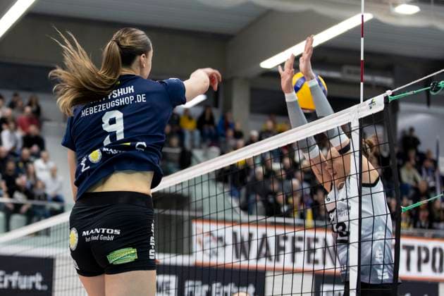 1 Volleyball Bundesliga Women Schwarz Weiss Erfurt vs VfB Suhl LOTTO Thüringen Erfurt 29 01 2025 Anna Artyshuk 9 VfB Suhl LOTTO Thüringen vs Lara Alyssa Darowski 13 Schwarz Weiss Erfurt 1 Volleyball Bundesliga Women Schwarz Weiss Erfurt vs VfB Suhl LOTTO Thüringen Riethsporthalle Erfurt 29 01 2025 Copyright: xBEAUTIFULxSPORTS Duehringx