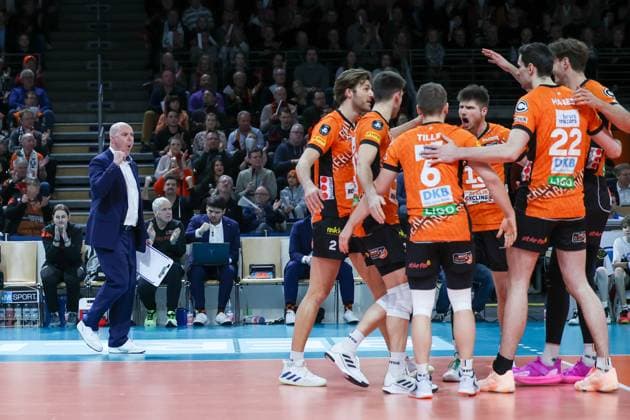 Coach Joel Banks BR Volleys shows emotion, the team is happy,BRVolleys vs PGE Project Warsaw n, Champions League , 2025 01 29 Berlin Berlin Land Copyright: xFootxBowl ThomasxSobotzkix