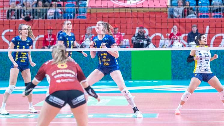 29 1 2025, Volleyball, Women, VBL, 1 VBL, 1 Volleyball Bundesliga, 20 Matchday, SC Potsdam SSC Palmberg Schwerin 0 3 The players of SSC Palmberg Schwerin celebrate the victory Patricia Llabres Herrera SSC Palmberg Schwerin, right , Britte Stuut SSC Palmberg Schwerin, 2 v right , Anne Hölzig SSC Palmberg Schwerin, 3 v right and Karla Antunovic SSC Palmberg Schwerin, left Potsdam MBS Arena Brandenburg Germany