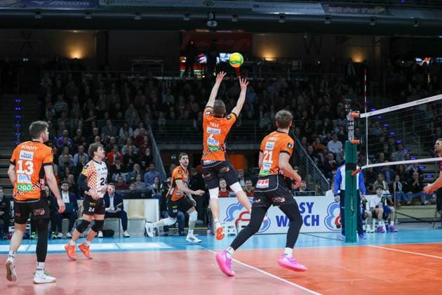 Johannes Tille BR Volleys, 06 plays the ball, BRVolleys vs PGE Project Warsaw n, Champions League , 2025 01 29 Berlin Berlin Land Copyright: xFootxBowl ThomasxSobotzkix