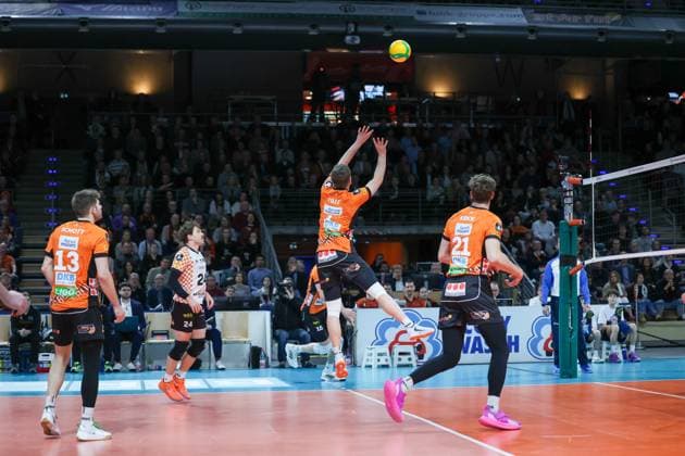 Johannes Tille BR Volleys, 06 puts the ball forward, BRVolleys vs PGE Project Warsaw n, Champions League , 2025 01 29 Berlin Berlin Land Copyright: xFootxBowl ThomasxSobotzkix