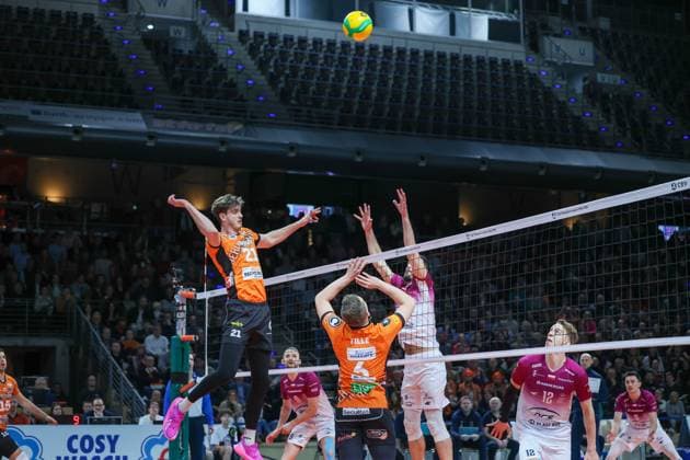 Tobias Krick BR Volleys, 21 takes a swing, BRVolleys vs PGE Project Warsaw n, Champions League , 2025 01 29 Berlin Berlin Land Copyright: xFootxBowl ThomasxSobotzkix