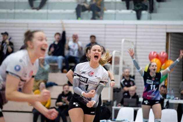 1. Volleyball Bundesliga Frauen: Schwarz-Weiss Erfurt vs. VfB Suhl LOTTO Thüringen; Erfurt; 29.01.2025 Jubel, Alina Zellin ( 1; Schwarz-Weiss Erfurt) 1. Volleyball Bundesliga Frauen: Schwarz-Weiss Erfurt vs. VfB Suhl LOTTO Thüringen; Riethsporthalle Erfurt; 29.01.2025 Copyright: xBEAUTIFULxSPORTS Duehringx