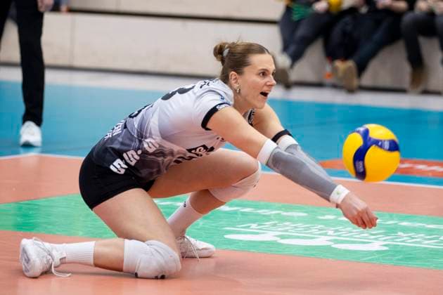1 Volleyball Bundesliga Women Schwarz Weiss Erfurt vs VfB Suhl LOTTO Thüringen Erfurt 29 01 2025 Lara Alyssa Darowski 13 Schwarz Weiss Erfurt 1 Volleyball Bundesliga Women Schwarz Weiss Erfurt vs VfB Suhl LOTTO Thüringen Riethsporthalle Erfurt 29 01 2025 Copyright: xBEAUTIFULxSPORTS Duehringx