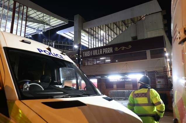 Aston Villa gegen Celtic FC 29. Januar 2025, Aston UEFA Champions League Fußball Aston Villa gegen Celtic Polizeibeamte vor Villa Park Foto Charlotte Wilson Abseits Aston UK  Copyright: xCharlottexWilsonx xOffsidexOffside