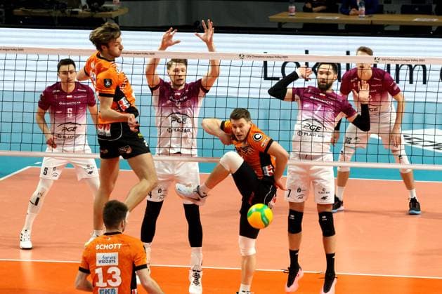 DEU, CEV Champions League, BR Volleys vs Projekt WARSZAWA, 29 01 2025, Max Schmeling Halle, Berlin, DEU, CEV Champions League, BR Volleys vs Projekt WARSZAWA, in the picture Matthew Knigge BR Volleys 2 , Johannes Tille BR Volleys 6 , FIRLEJ Jan Projekt WARSZAWA 5 , Kochanowski Jakub Projekt WARSZAWA 4 , TILLIE Kevin Projekt WARSZAWA 7 Foto Juergen Engler nordphoto GmbH nordphotoxGmbHx xEngler nph00076