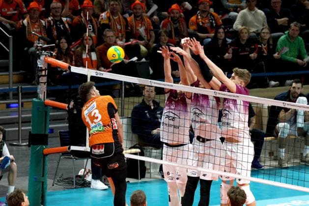 DEU, CEV Champions League, BR Volleys vs Projekt WARSZAWA, 29 01 2025, Max Schmeling Halle, Berlin, DEU, CEV Champions League, BR Volleys vs Projekt WARSZAWA, in the picture Ruben Schott BR Volleys 13 , w3 , FIRLEJ Jan Projekt WARSZAWA 5 , FIRLEJ Jan Projekt WARSZAWA 5 Foto Juergen Engler nordphoto GmbH nordphotoxGmbHx xEngler nph00076