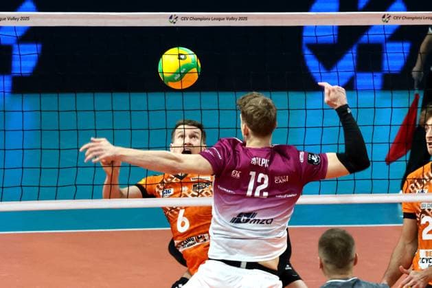 DEU, CEV Champions League, BR Volleys vs Project WARSZAWA, 29 01 2025, Max Schmeling Halle, Berlin, DEU, CEV Champions League, BR Volleys vs Project WARSZAWA, in the picture Johannes Tille BR Volleys 6 , SZALPUK Arturx Project WARSZAWA 12 Photo Juergen Engler nordphoto GmbH nordphotoxGmbHx xEngler nph00076
