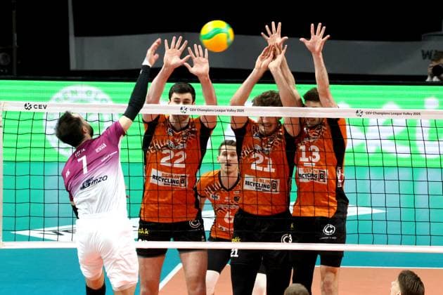 DEU, CEV Champions League, BR Volleys vs Project WARSZAWA, 29 01 2025, Max Schmeling Halle, Berlin, DEU, CEV Champions League, BR Volleys vs Project WARSZAWA, in the picture Jake Hanes BR Volleys 22 , Tobias Krick BR Volleys 21 , Ruben Schott BR Volleys 13 , TILLIE Kevin Project WARSZAWA 7 Photo Juergen Engler nordphoto GmbH nordphotoxGmbHx xEngler nph00076