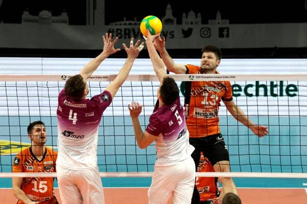 DEU, CEV Champions League, BR Volleys vs Project WARSZAWA, 29 01 2025, Max Schmeling Halle, Berlin, DEU, CEV Champions League, BR Volleys vs Project WARSZAWA, in the picture Ruben Schott BR Volleys 13 , Kochanowski Jakub Project WARSZAWA 4 , FIRLEJ Jan Project WARSZAWA 5 Photo Juergen Engler nordphoto GmbH nordphotoxGmbHx xEngler nph00076