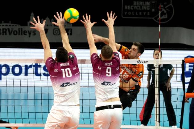 DEU, CEV Champions League, BR Volleys vs Project WARSZAWA, 29 01 2025, Max Schmeling Halle, Berlin, DEU, CEV Champions League, BR Volleys vs Project WARSZAWA, in the picture Moritz Reichert BR Volleys 15 , SEMENIUK Yuriix Project WARSZAWA 10 , BOLADZ Bartlomiej Project WARSZAWA 9s Photo Juergen Engler nordphoto GmbH nordphotoxGmbHx xEngler nph00076