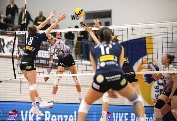 VOLLEYBALL WOMEN 1 BL SWE SUHL FOR EDITORIAL PURPOSES ONLY p 29 01 2025 Erfurt Volleyball 1 Bundesliga Season 2024 2025 Women 20 Matchday Riethsporthalle Schwarz Weiss Erfurt VfB Suhl LOTTO Thüringen in photo Ana Krulj 3 Schwarz Weiß Erfurt in duel with Jette Kuipers 8 VfB Suhl LOTTO Thüringen Germany Thueringen Erfurt Copyright SaschaxFromm Copyright: SaschaxFromm doc7z4zl2zajso1fh47dla8 ,EDITORIAL USE ONLY Copyright: SaschaxFromm