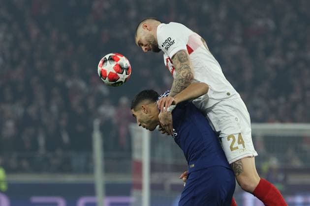 Stuttgart 29 January 2025 Uefa Champions League phase 2024 25 Matchday 8, VFB Stuttgart Paris Saint Germain v l , Achraf Hakimi Paris Saint Germain , Jeff Chabot VFB Stuttgart header, header duel Copyright: JoaquimxFerreira