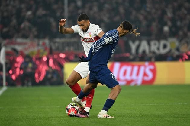 29 01 2025, xjhx, Football UEFA Champions League, VfB Stuttgart Paris St Germain v l Josha Vagnoman VfB Stuttgart Bradley Barcola PSG Paris St Germain duel, action, action, battle for the ball DFL DFB REGULATIONS PROHIBIT ANY USE OF PHOTOGRAPHS as IMAGE SEQUENCES and or QUASI VIDEO Stuttgart
