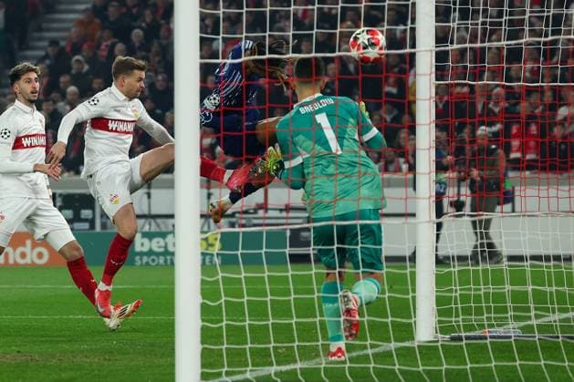 Stuttgart 29 January 2025 Uefa Champions League phase 2024 25 Matchday 8, VFB Stuttgart Paris Saint Germain v l , Bradley Barcola Paris Saint Germain headed the goal to 0 1, goalkeeper Fabian Breddlow VFB Stuttgart Copyright: JoaquimxFerreira
