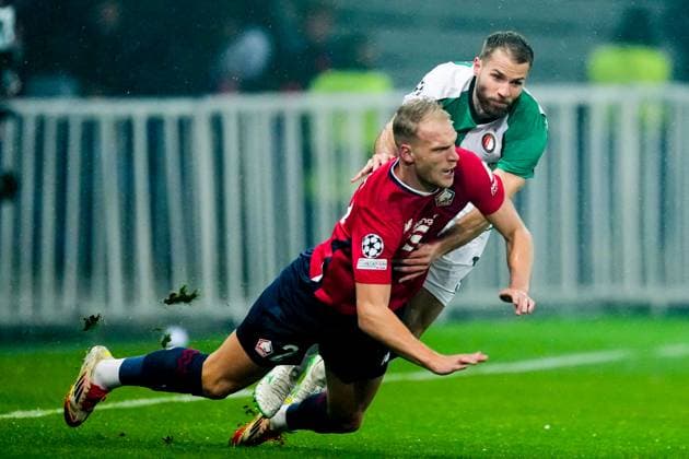 UEFA Champions League: Lille OSC v Feyenoord Lille - Mitchel Bakker of Lille OSC, Bart Nieuwkoop of Feyenoord during the eight and final round of new format of the Champions League 2024 2025. The match is set between Lille OSC and Feyenoord at Stade Pierre-Mauroy on 29 January 2025 in Lille, France. Copyright: xTomxBodex